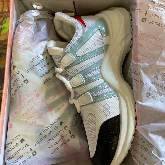 NEW’Cape Robbin Fashionable Tennis shoes - Picture 3 of 7